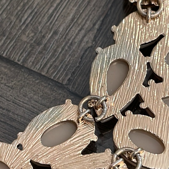 Boutique Style Taupe - Tan Gem Statement Necklace - Picture 8 of 16